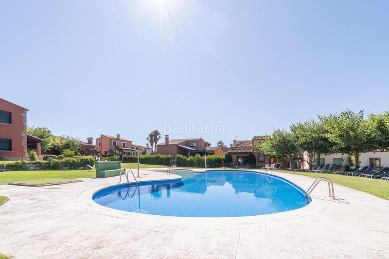 Foto 482eadbe-45cd-4707-806f-ba709216ce72. Casa vivienda unifamiliar aislada en golf con jardín privado y piscina comunitaria en Peralada