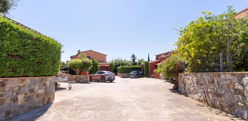 Foto 6798c77f-0454-4ddd-9d64-b53e80077b05. Casa vivienda unifamiliar aislada en golf con jardín privado y piscina comunitaria en Peralada