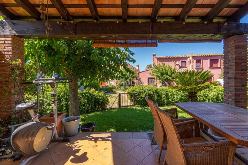 Foto ddd5bbfb-dc58-4091-a169-a41dc9a3f421. Casa vivienda unifamiliar aislada en golf con jardín privado y piscina comunitaria en Peralada
