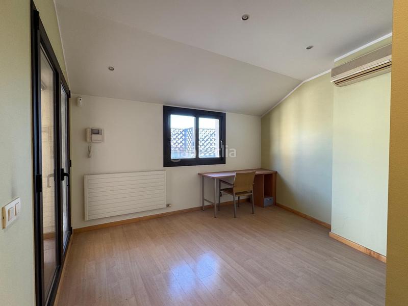 Foto 16379ab4-2396-4749-ac20-72995fc27244. Dachwohnung mit heizung parking in Creu de la Mà Figueres