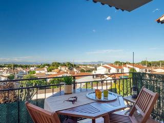 Apartamento  Calle del roure. Piso en muy buen estado con vistas despejadas