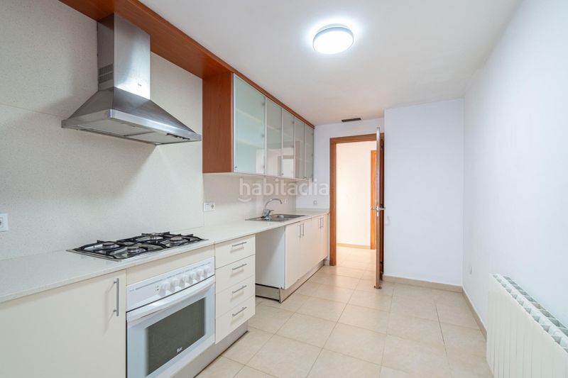 Foto f0d69314-67a3-48df-a8e3-945b183f8bd6. Pis amb aparcament a Eixample-Horta Capallera Figueres