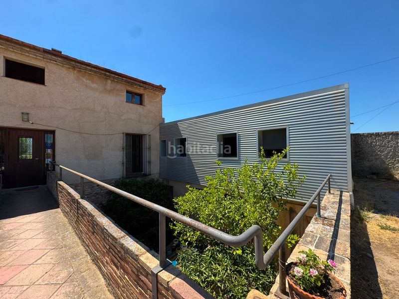 Foto 70245d39-f49f-47eb-97fd-2c39079a6aa0. Edifici a Benissanet