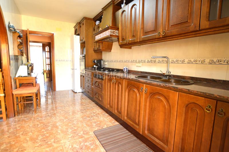 Foto 0e8442be-0cfd-4b5f-8116-8cae7f654726. Casa aparellada amb calefacció aparcament a Santa Maria-l´Eixample-Sud Sumella Cubelles