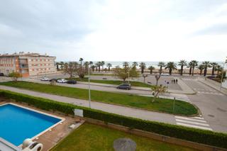 Àtic  Avinguda jaume i. Atico en 1ª linea de mar frontal de 130m3 + solarium