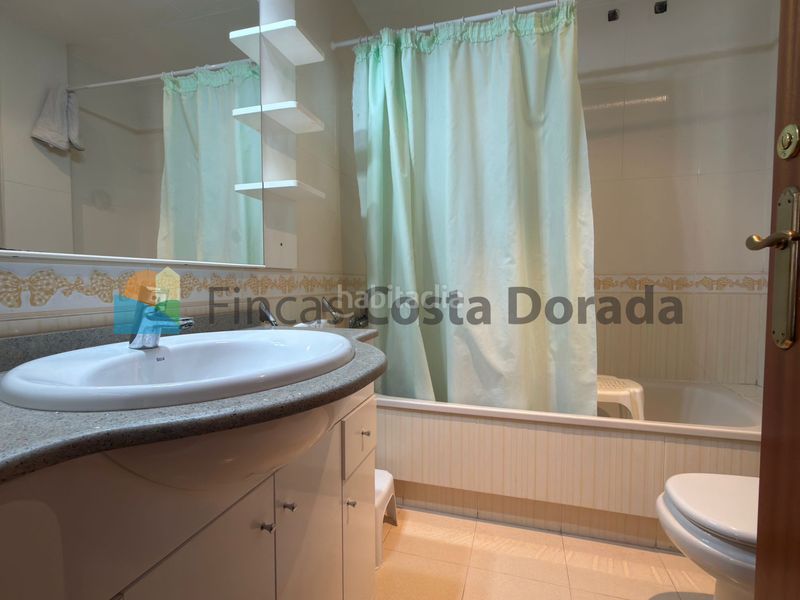 Foto b0763c65-d088-4cd5-886c-c35964f4fd29. Planta baixa amb calefacció aparcament a Maritim Cubelles