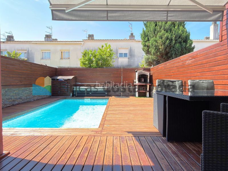 Foto 0019b951-21fd-471d-a581-8155f1b0224f. Casa adossada amb calefacció aparcament piscina a Cubelles
