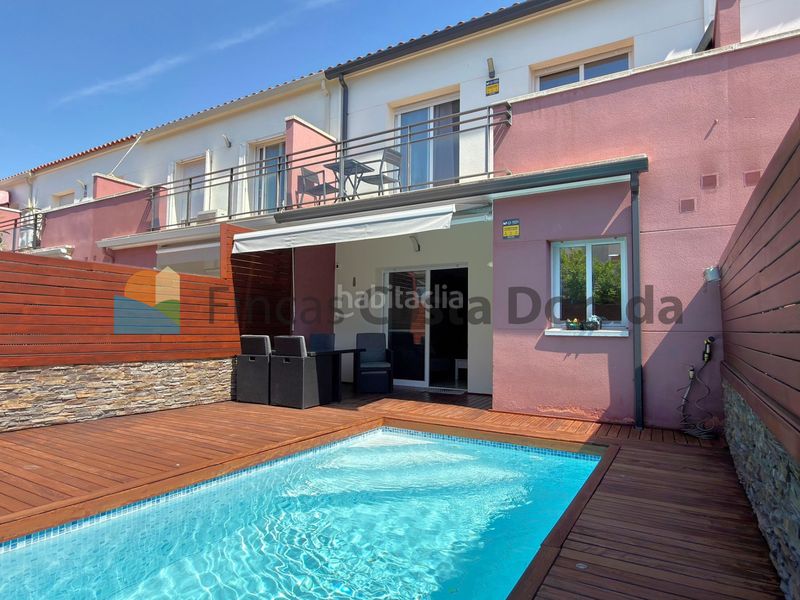 Foto 732a9731-2fc3-4efc-bc66-daa0986373ef. Casa adossada amb calefacció aparcament piscina a Cubelles