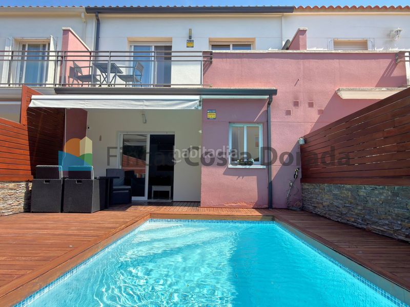 Foto c0ecff11-30dc-46a9-808a-c78f42b067b8. Casa adossada amb calefacció aparcament piscina a Cubelles