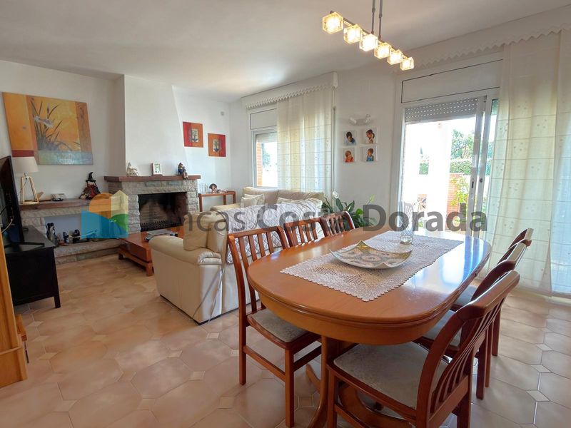 Foto dcef2568-cbf7-4507-8f5d-487476e2aaff. Casa amb xemeneia aparcament a Bardaji-El Molí de Baix Cubelles