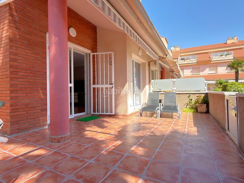 Foto 9189db18-bc6e-452f-8b37-b239e43c53a1. Casa adossada amb calefacció aparcament piscina a Cubelles