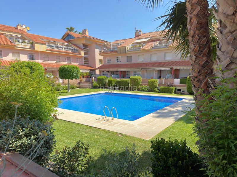 Foto adc07dcd-6f57-4186-a09a-f5719a3e852b. Casa adossada amb calefacció aparcament piscina a Cubelles