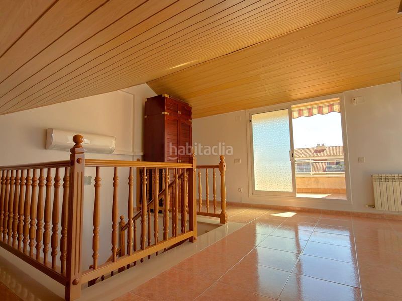 Foto b74f95d5-f78d-4d30-be2a-bc56465d4ca8. Casa adossada amb calefacció aparcament piscina a Cubelles