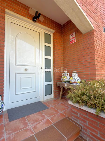 Foto c4e9604d-2a89-4b75-b535-903ad909a3d2. Casa adossada amb calefacció aparcament piscina a Cubelles