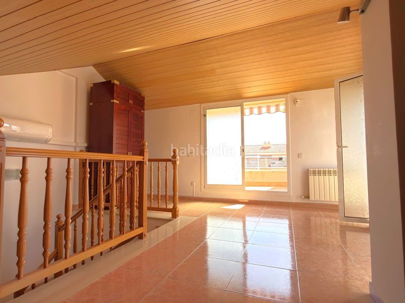Foto e6707cf1-65a6-4428-adfe-06f12392f098. Casa adossada amb calefacció aparcament piscina a Cubelles