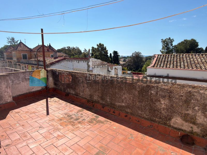 Foto 566a8304-8876-4e40-aa3c-e9980493bfc1. Masia amb xemeneia a el castell de Cubelles Cubelles