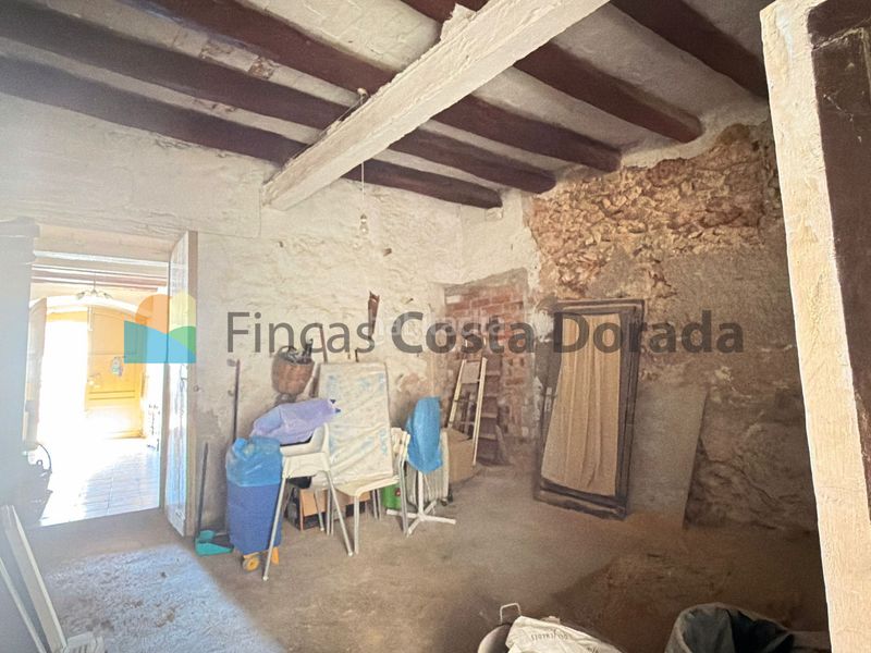 Foto 639432ab-9838-4c83-ba20-f20a3e219343. Masia amb xemeneia a el castell de Cubelles Cubelles