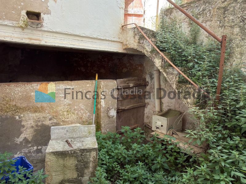 Foto a383c42d-2bf6-4378-82fd-84e2cce9f1d5. Masia amb xemeneia a el castell de Cubelles Cubelles