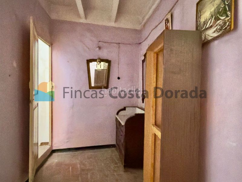 Foto d0d997dd-1818-4a87-b157-f607cb0dc39b. Masia amb xemeneia a el castell de Cubelles Cubelles