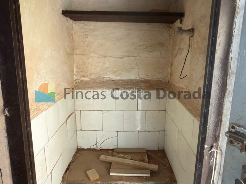 Foto dde83650-6645-446c-9c51-4b36146dfce4. Masia amb xemeneia a el castell de Cubelles Cubelles