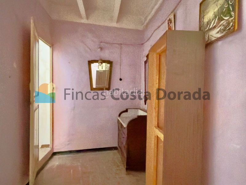 Foto e74c9d1a-7d4d-40f8-bc7e-2e64abc9db9b. Masia amb xemeneia a el castell de Cubelles Cubelles