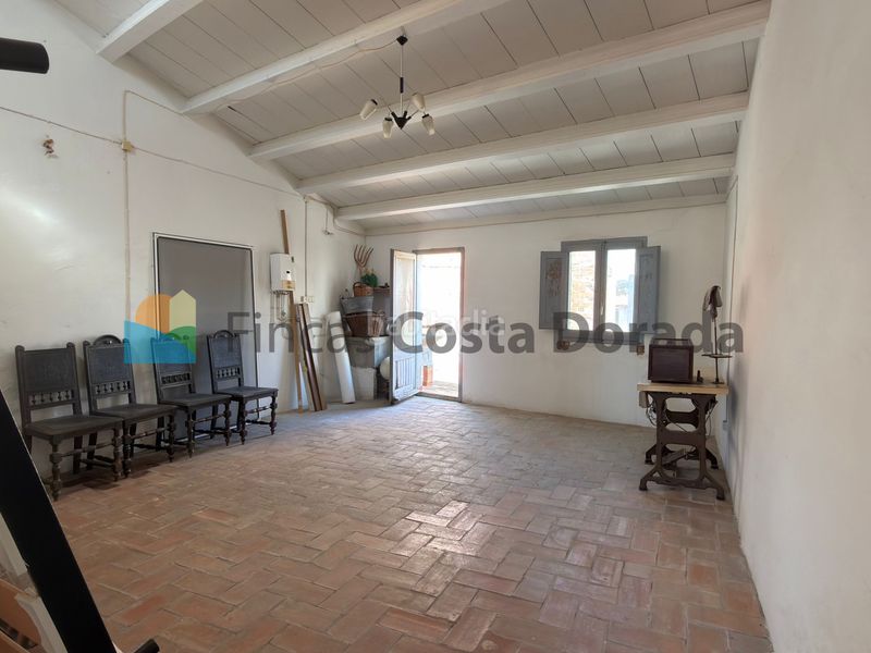 Foto e7f16e22-23fc-4d36-aa4a-26b1c0b26f82. Masia amb xemeneia a el castell de Cubelles Cubelles
