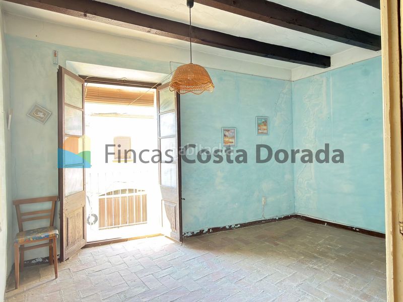 Foto ea1a3243-ce60-4020-bca4-5dbbe6fd47a2. Masia amb xemeneia a el castell de Cubelles Cubelles
