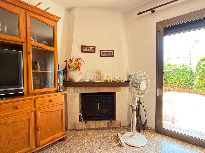 Foto a2b85c43-b685-462e-98fd-cbb9852e6b2e. Casa aparellada amb xemeneia aparcament a Bardaji-El Molí de Baix Cubelles