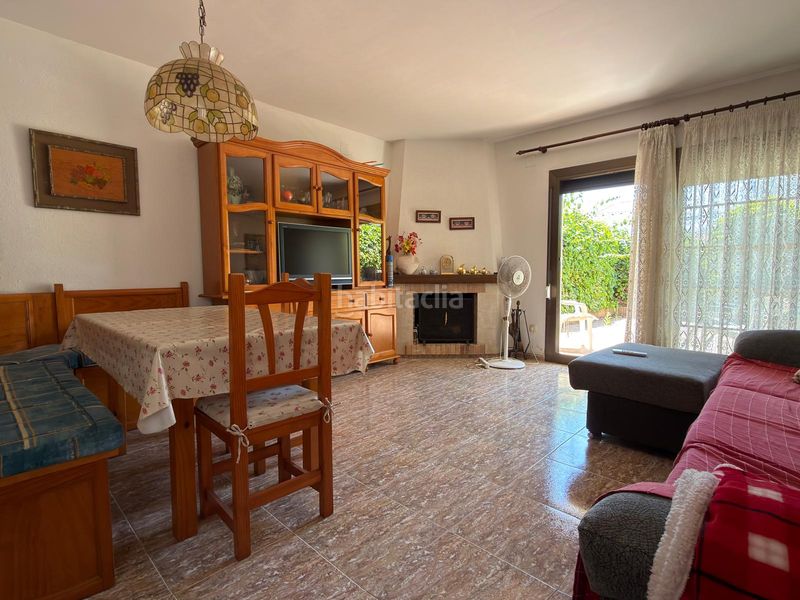 Foto bafba9cc-90db-4c2e-9762-54445b7548e8. Casa aparellada amb xemeneia aparcament a Bardaji-El Molí de Baix Cubelles