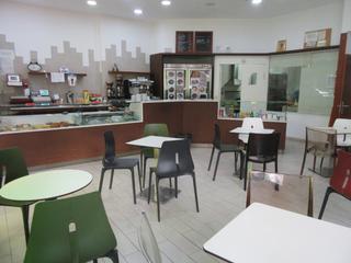 Traspàs Local Comercial a Trinitat. Pasteleria,  cafeteria y panaderia con obrador en funcionamiento