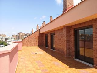 Miete Dachwohnung in Mont Olivet. Atico en alquiler en valencia con garaje