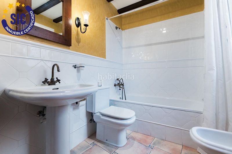 Foto 75264b62-5a17-406e-9a01-ef799224c4c7. Casa amb aparcament a Alaquàs