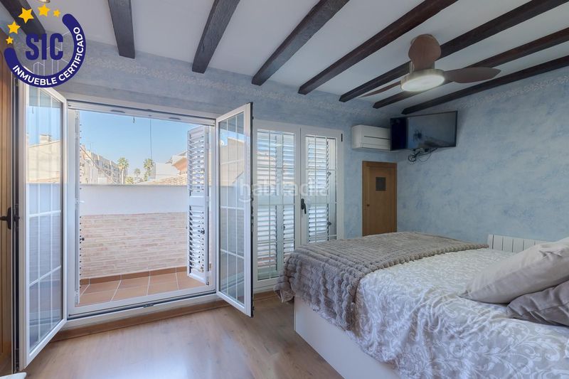 Foto a01fb8dd-ac6c-4d37-89d7-dd33352fafb5. Casa amb aparcament a Alaquàs