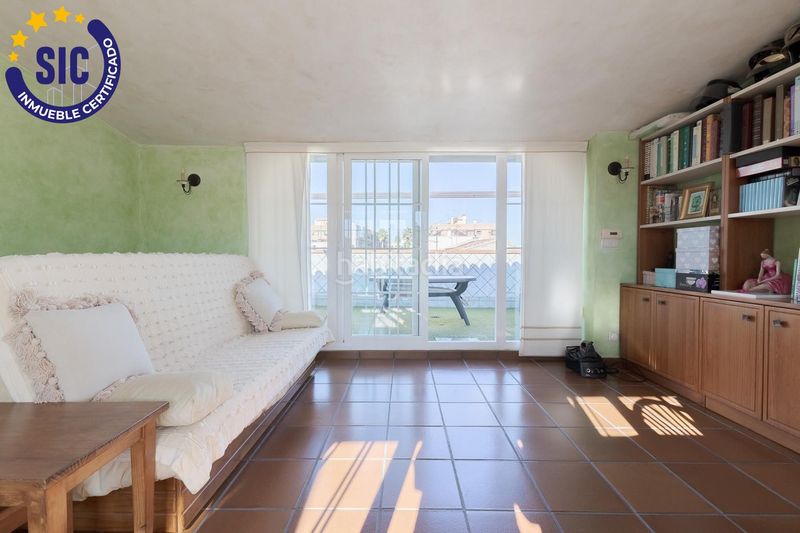 Foto ebe90b4e-21a3-4154-9297-a85b469462e1. Casa amb aparcament a Alaquàs