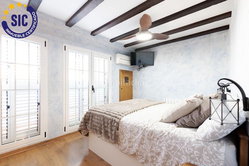 Foto f37b70aa-9262-4abf-a2bf-894062294777. Casa amb aparcament a Alaquàs