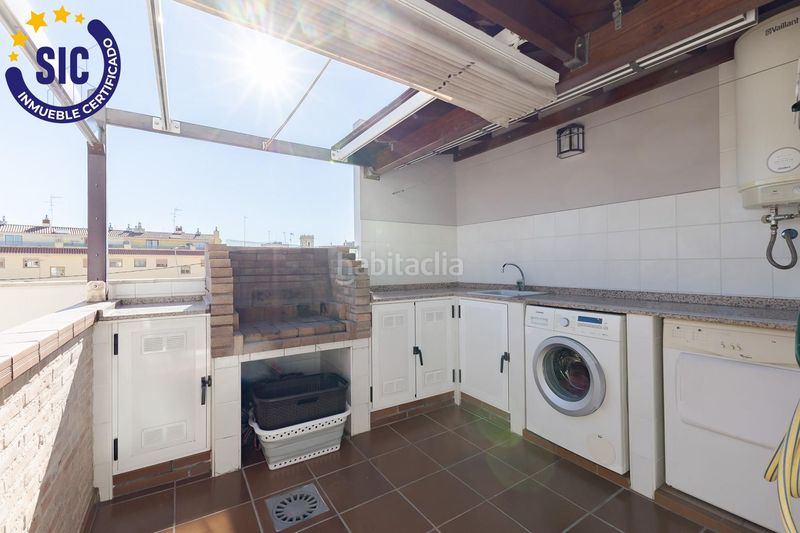 Foto f80ce976-f9d5-437b-b4ea-23ea087cfc52. Casa amb aparcament a Alaquàs