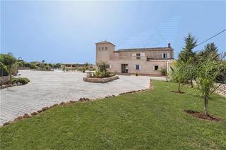 Country house in Son Ferriol. Casa rústica en solar de 50.000 m2 aprox., 500 m2 construidos en