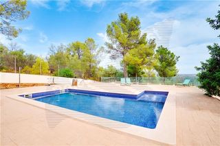 Chalet in Esporles. Chalet unifamiliar en solar de 4.000 m2 aprox. 496 m2, dos salon