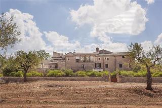 Chalet in Bunyola. Posesión mallorquina con varias edificaciones en un solar de 863