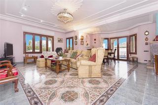 Chalet in Gran Via de Colom. Casa señorial en solar de 400m2 aprox.