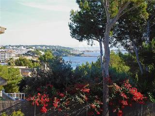 Terreny residencial a Palmanova. Solar de 1.295 m2 aprox. con vistas al puerto y a la bahía, sola