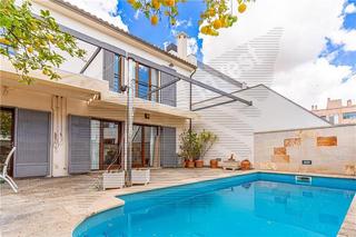 Chalet in Son Espanyolet. Casa con piscina en zona son espanyolet. esta casa tiene una sup