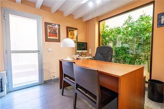 Business premise in El Sindicat. Oficina en planta baja con encanto,