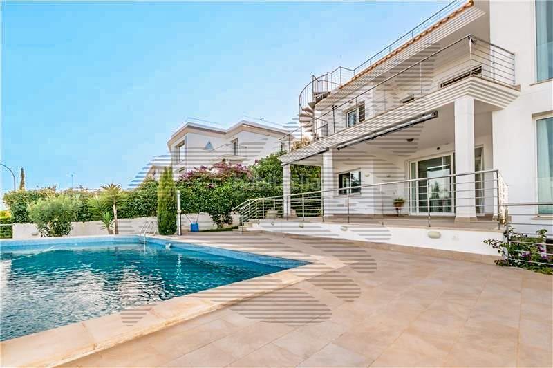 Foto 7c2a633f-0b21-41c1-9d1b-b25f071194e1. Alquiler chalet  unifamiliar de primeras calidades en solar de 850 m2 aprox.400 m2 const con vistas al mar, 400 m2 aprox., salón comedor, am en Calvià