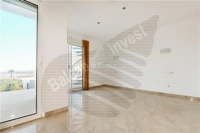 Foto 9ff732d4-acc8-48ec-ae4e-884a2094c369. Alquiler chalet  unifamiliar de primeras calidades en solar de 850 m2 aprox.400 m2 const con vistas al mar, 400 m2 aprox., salón comedor, am en Calvià