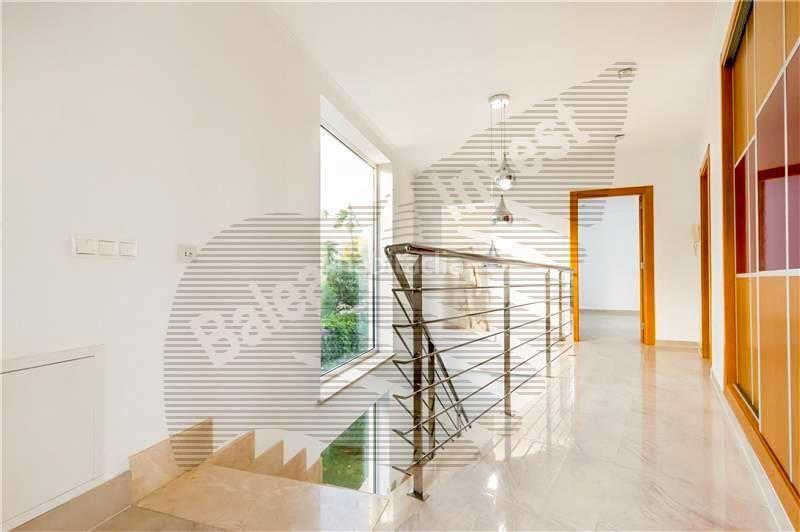 Foto b6216c95-2356-493a-80a7-632cc15a18a3. Alquiler chalet  unifamiliar de primeras calidades en solar de 850 m2 aprox.400 m2 const con vistas al mar, 400 m2 aprox., salón comedor, am en Calvià