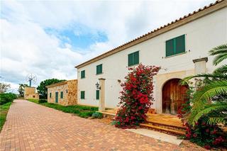Chalet in S´Aranjassa. Chalet unifamiliar en solar de 48.448m2 aproximadamente con un m