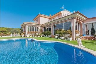 Chalet in Sa Torre. Chalet unifamiliar en solar de 1.190m2 en segunda línea mar y pi