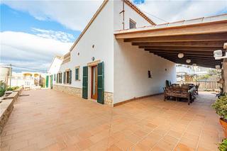 Chalet in Can Pastilla. Chalet unifamiliar en solar de 595m2 aprox. con vistas parciales