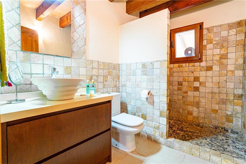 Foto 3138f835-0490-4e37-a49c-8fe74fafcfbb. Chalet with fireplace parking pool in Calvià poble Calvià